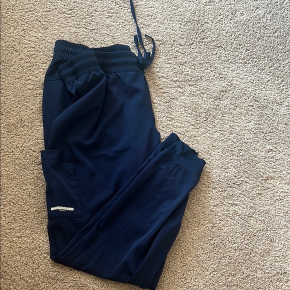 Sketchers Navy Scrub Set - Picture 5 of 5